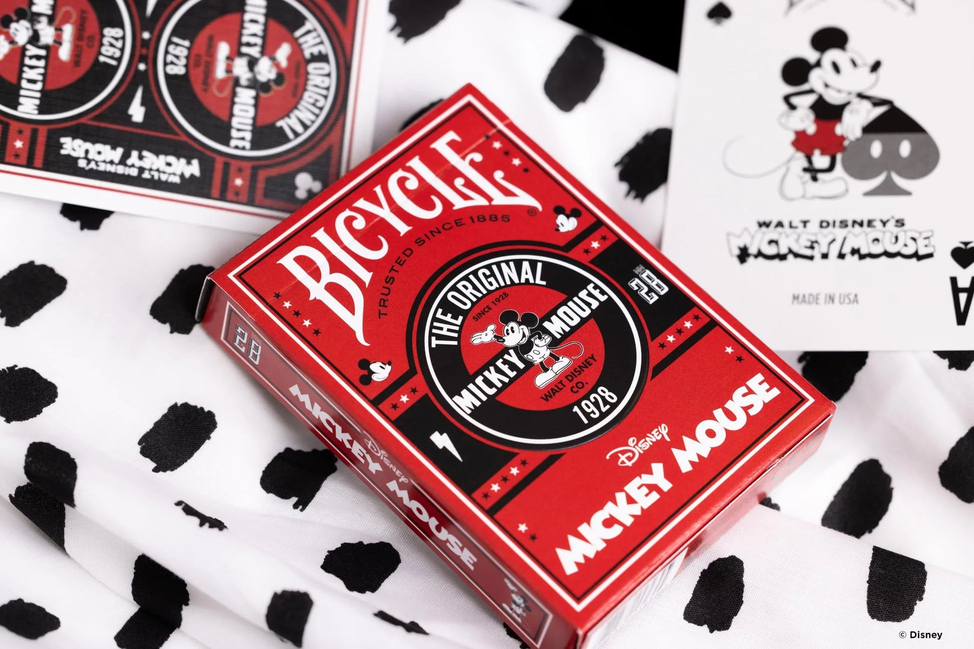 トランプ Bicycle Disney Classic Mickey Mouse Playing Cards ミッキーマウス エレガントデザイン 高品質 プレミアムフォイル加工 クラシックエアクッション仕様 世界的ブランド伝説のコラボレーション 