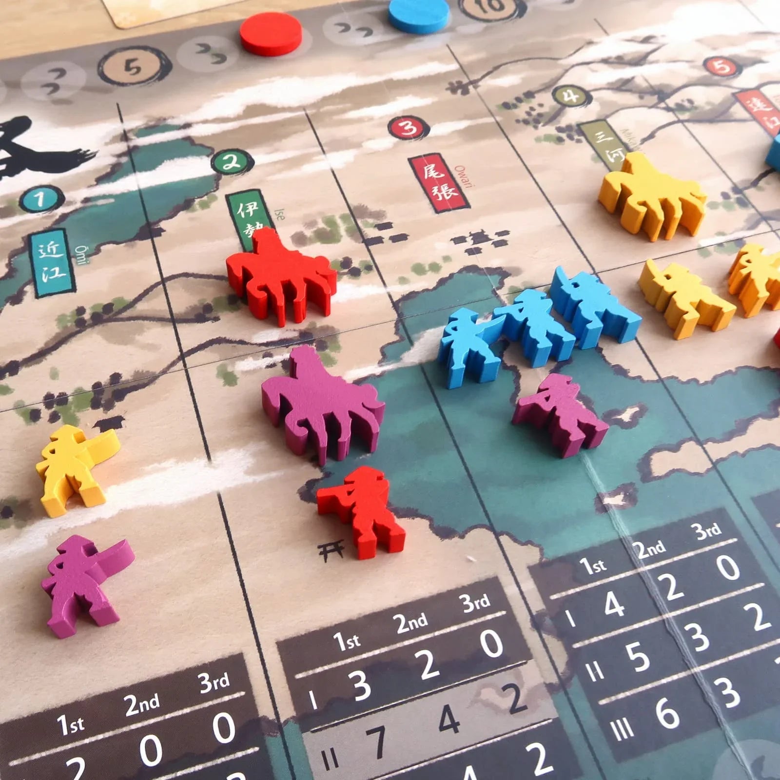 ボードゲーム Joraku 戦国時代の京都で繰り広げられる戦略的トリックテイキングとエリアコントロールの融合 戦国大名として武将を率い勢力拡大を目指す 40-60分で楽しむ2-4人向け 