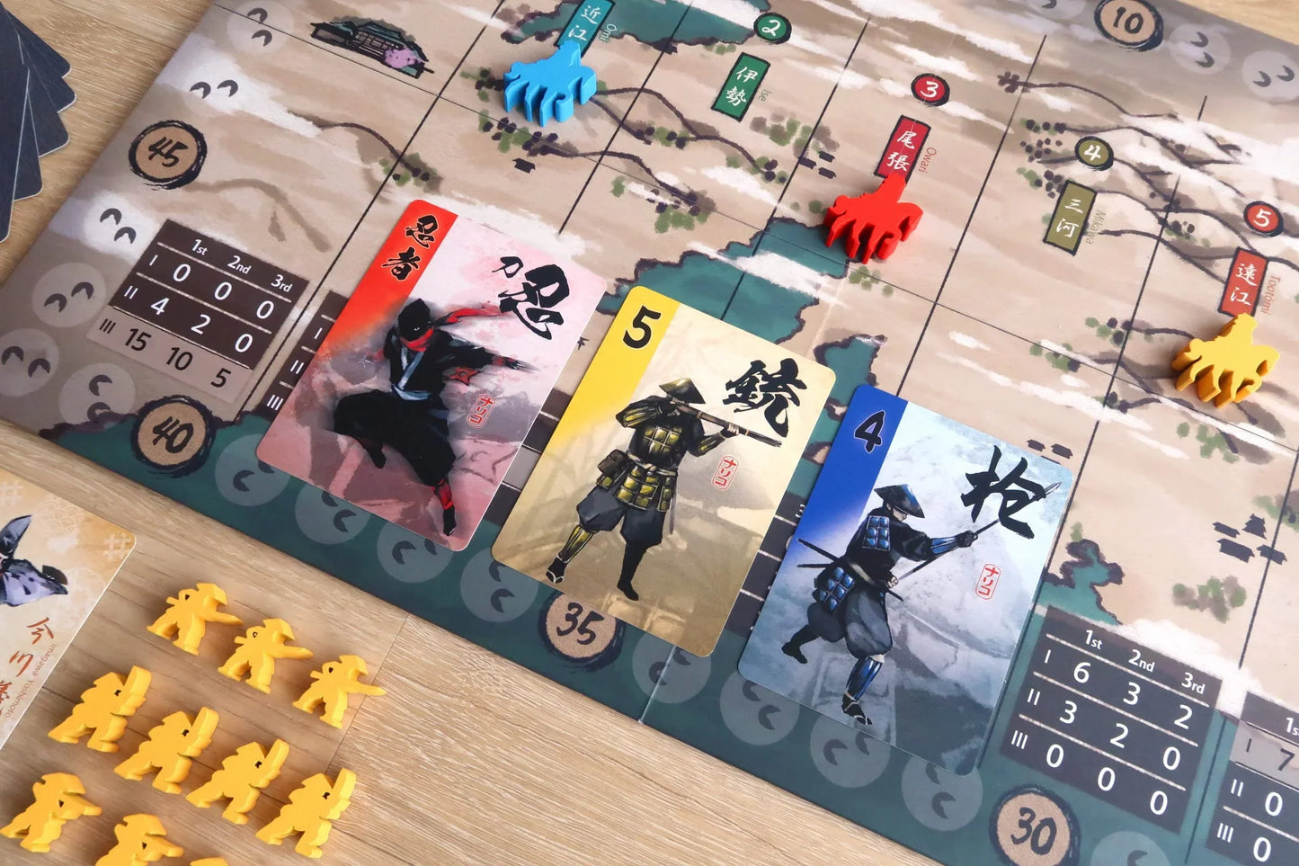 ボードゲーム Joraku 戦国時代の京都で繰り広げられる戦略的トリックテイキングとエリアコントロールの融合 戦国大名として武将を率い勢力拡大を目指す 40-60分で楽しむ2-4人向け 