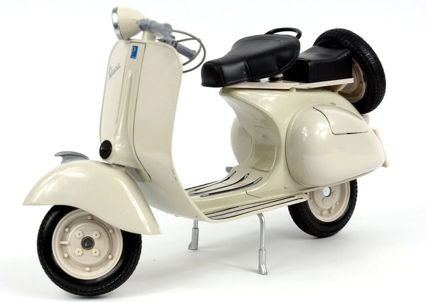 アウトレット品 フィギュア 1/6スケールダイキャストモデル 1955 Vespa 150 VL 1T ベージュカラー イタリア Vespa New Ray クラシカル 精密作り込み 高品質仕様 ダイキャスト製 堅牢性 コレクション向け 全長28cm 高さ19cm 幅10cm リアル可動機構