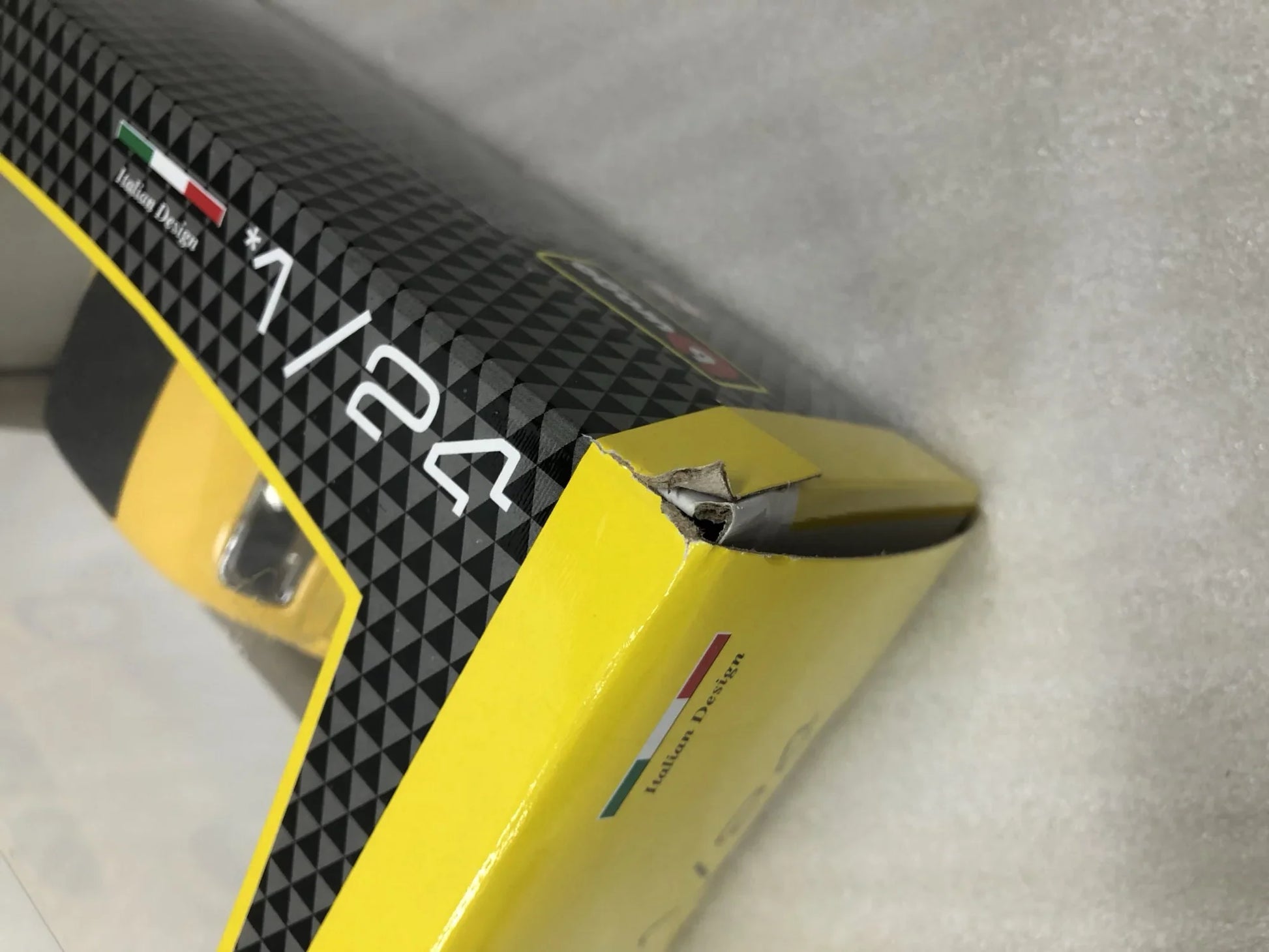 アウトレット品 ミニカー Bburago フィアット 500F 1965 1/24 イタリア名車 精巧再現 コンパクト個性派 フィアットブランド 愛らしいヘッドライト 独特リアエンジンレイアウト チンクエチェント 魅力的ミニチュアコレクターアイテム