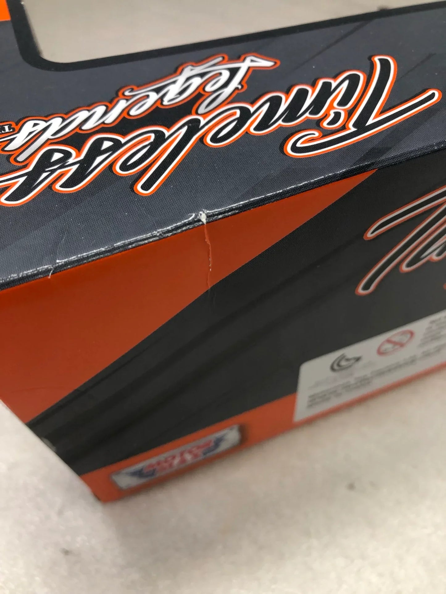 アウトレット品 ミニカー MOTORMAX 1/24 スケール ASTON MARTIN DB11 クーペ 2017年モデル 高精細再現 ディテール重視 高級車ファン コレクター向け 最新テクノロジー 伝統美融合 ブランド MOTORMAX コレクション最適 飾りやすい サイズバランス