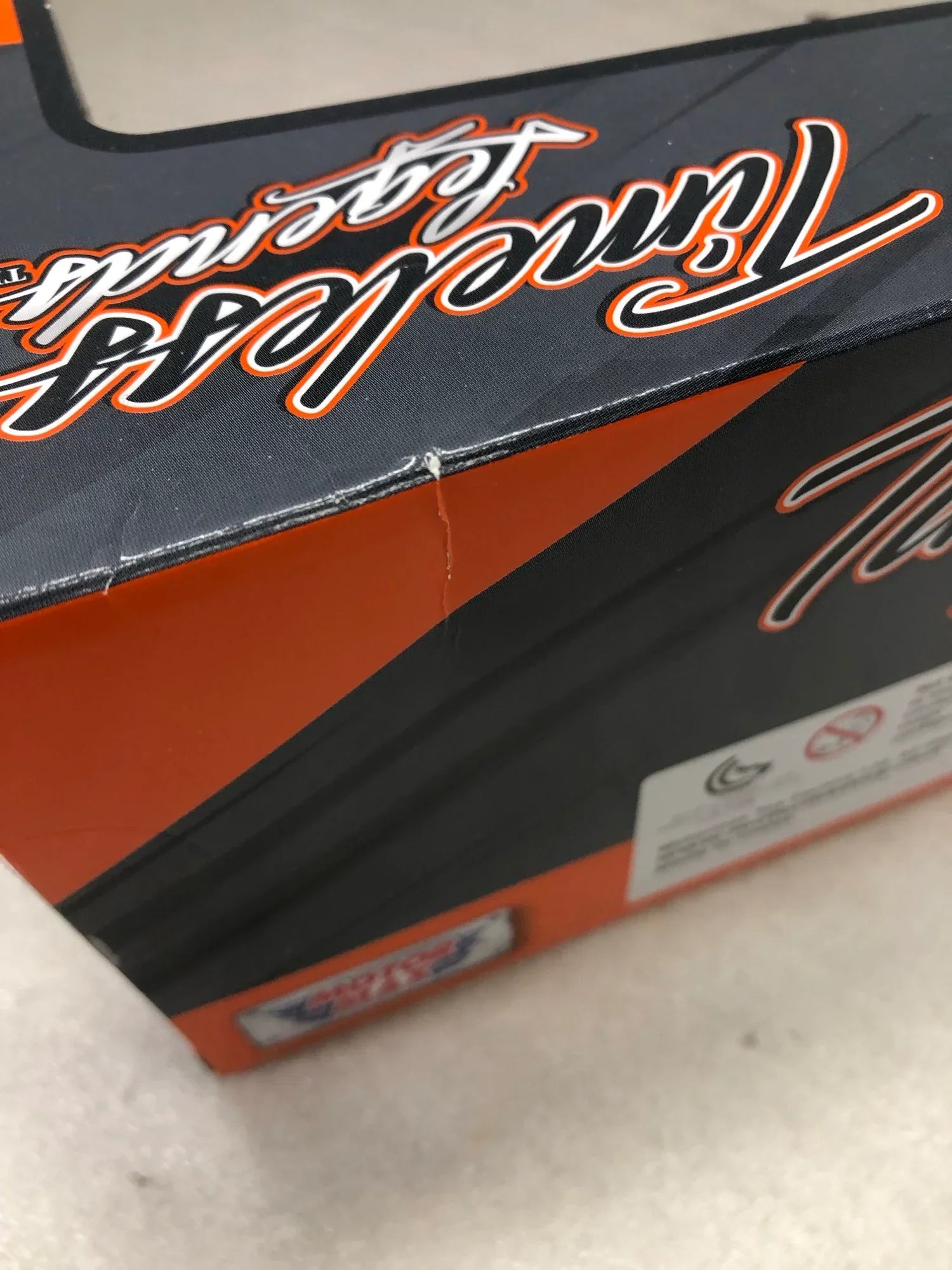 アウトレット品 ミニカー MOTORMAX 1/24 スケール ASTON MARTIN DB11 クーペ 2017年モデル 高精細再現 ディテール重視 高級車ファン コレクター向け 最新テクノロジー 伝統美融合 ブランド MOTORMAX コレクション最適 飾りやすい サイズバランス
