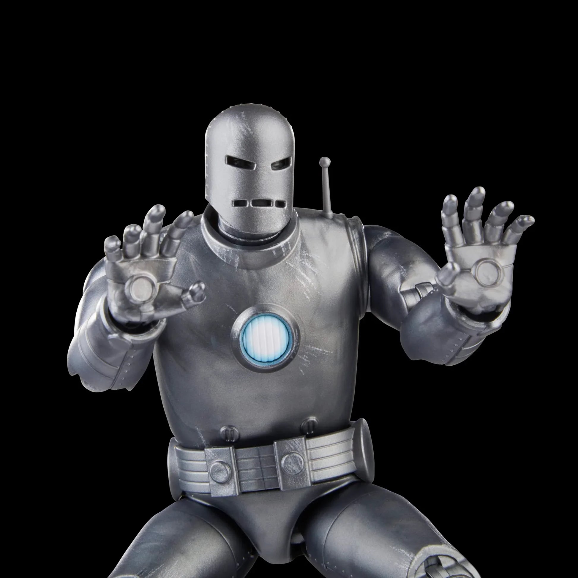 アウトレット品 フィギュア アベンジャーズ 60周年記念 マーベルレジェンド アイアンマン モデル01 マーベルレジェンドシリーズ 冷戦時代の科学技術を反映したシルバーボディ 直線的フォルムと重厚装甲 複数可動ポイント 戦闘飛行シーン再現可能