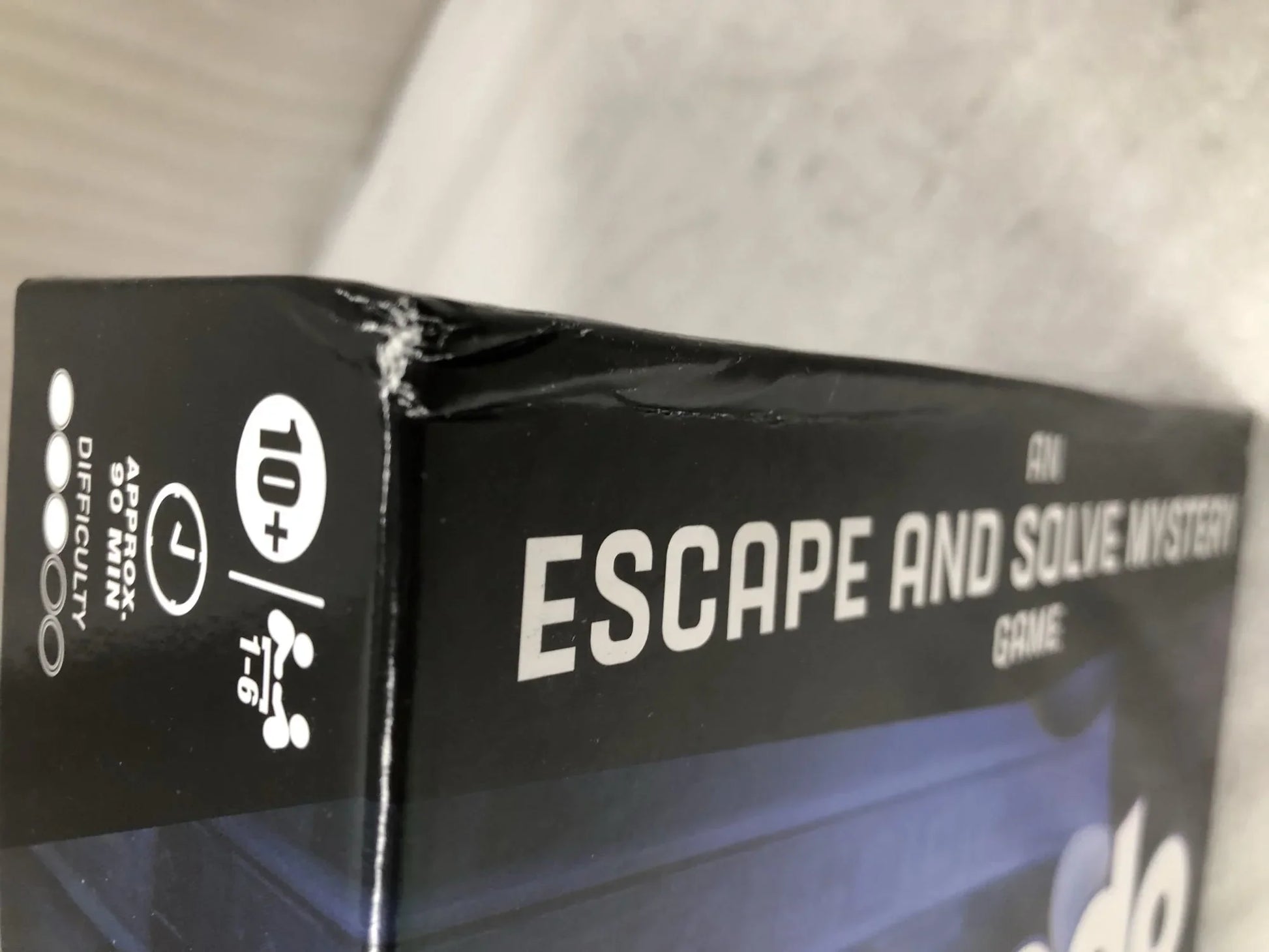アウトレット品 ボードゲーム クルードクラシック 推理ゲーム 豪華大邸宅名探偵ゲーム 6人用個性豊かな容疑者6つの凶器9つの部屋216通りの組み合わせ新装版 プレイヤブルフィギュア付き色彩豊かな駒 