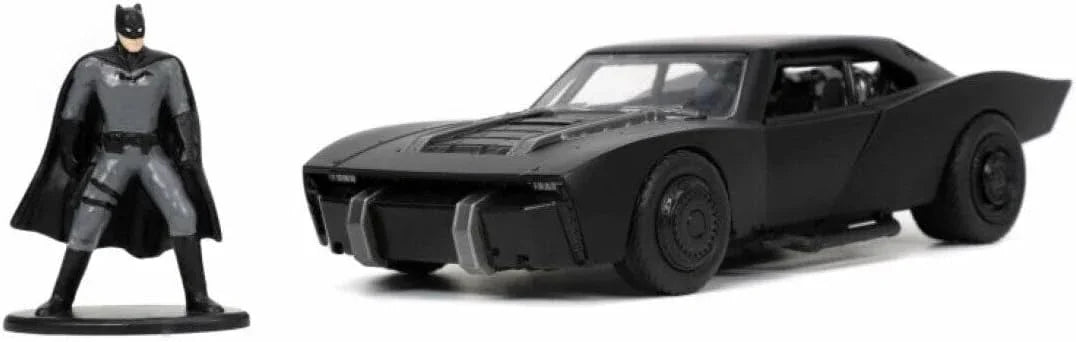 アウトレット品 ミニカー JADA TOYS バットモービル ジャダトイズ ザ・バットマン 2022 映画モデル 1/32スケール 精巧造形 高品質仕上げ バットマンフィギュア付き コンパクトサイズ コレクター向け リアル再現 デスクやシェルフ飾りやすい