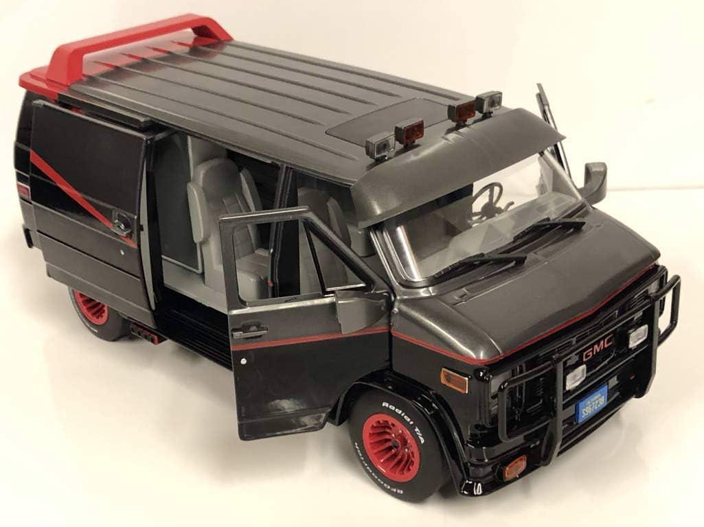 アウトレット品 ミニカー 1983 GMC バンデューラ 特攻野郎Aチーム グリーンライト社 1/18スケール ダイキャストモデル テレビドラマ人気バン 完全再現 実車カラーリング ストライプデザイン 精密エクステリア 力強い存在感 高品質仕様