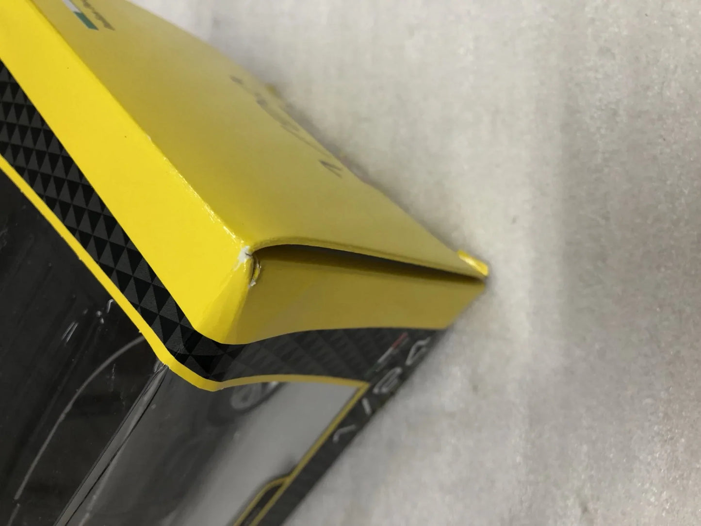 アウトレット品 ミニカー Porsche Cayenne Turbo 2010年モデル 1/24スケール Bburago製 高級SUV ブラックボディ 精密ディテール コレクション向け 高性能V8ツインターボエンジン採用 プレミアムSUV 洗練デザイン プレゼント最適 限定モデル