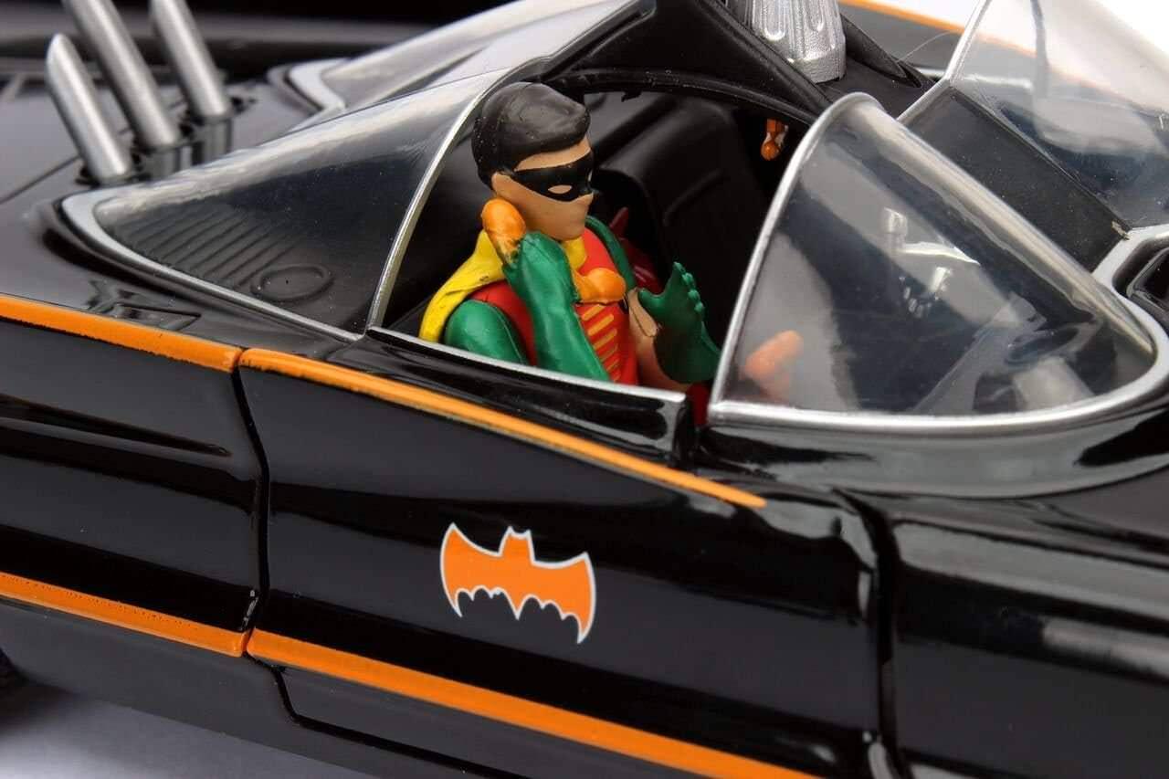 アウトレット品 ミニカー バットモービル 1 24スケール DCコミックス バットマン TVシリーズ 1966年モデル JADA TOYS コレクターズアイテム 流線型ボディ ダブルバブルキャノピー バットフィン リアエンド ガジェット 火炎放射器 オイル散布装置