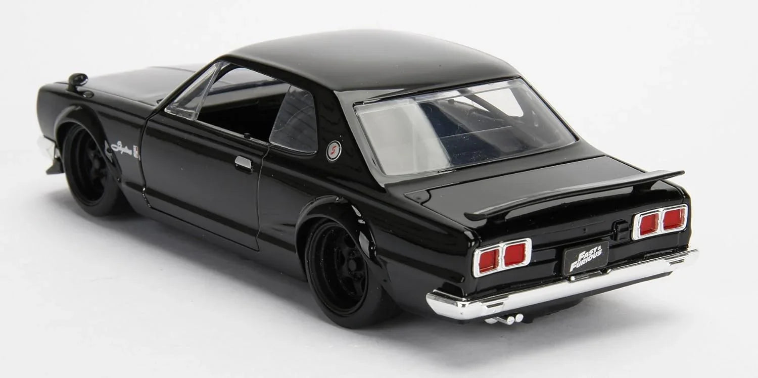 アウトレット品 ミニカー スカイライン 2000 GT-R JADATOYS 映画 ワイルドスピード シリーズ 伝説 マシン 精巧 造形美 躍動感 あふれる フォルム 1／24 スケール 緻密 仕上げ ディスプレイ ケース付き コレクター 必携 日本 名車 世界的 評価