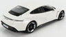 アウトレット品 カーモデル ポルシェ タイカン Turbo S 2019年モデル 1 24スケール Bburago 高品質 精密デザイン LEDヘッドライト 流線型ボディ ライトバー 革新的電気自動車 高性能急速充電 750馬力相当 走行性能 卓越コレクション価値