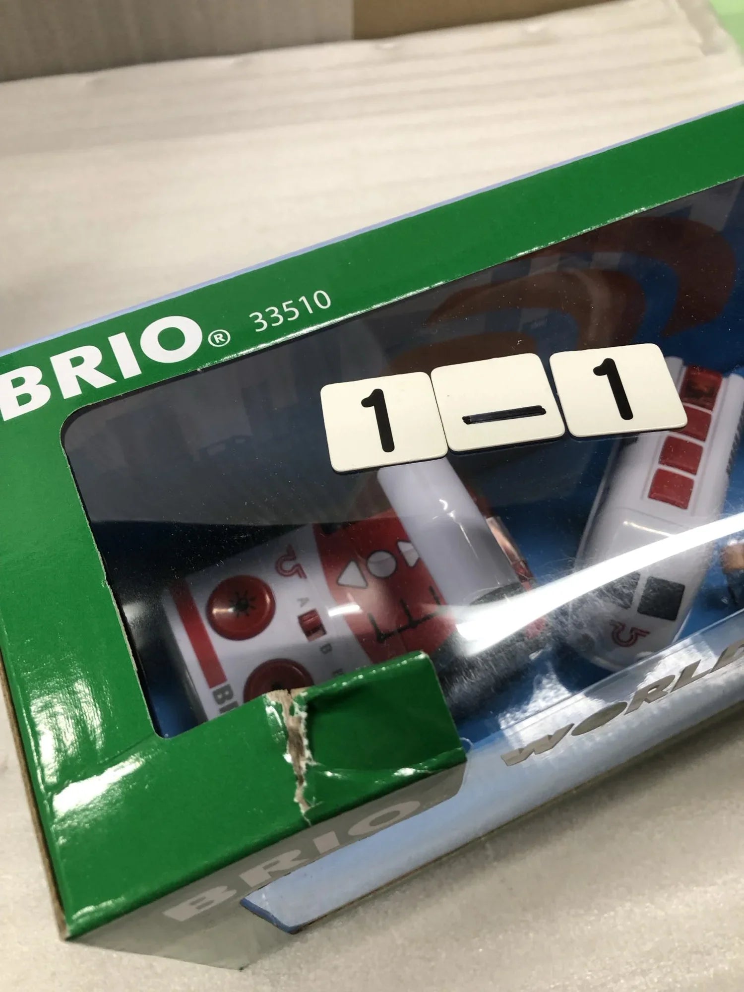 アウトレット品 知育玩具 BRIOリモートコントロールトラベルトレイン 33510 BRIO 36か月以上対応 木製レール遊び対応 高品質耐久性安全設計 操作簡単前進後退ライトサウンド搭載 複数周波数切替可能 互換性IKEA無印良品対応
