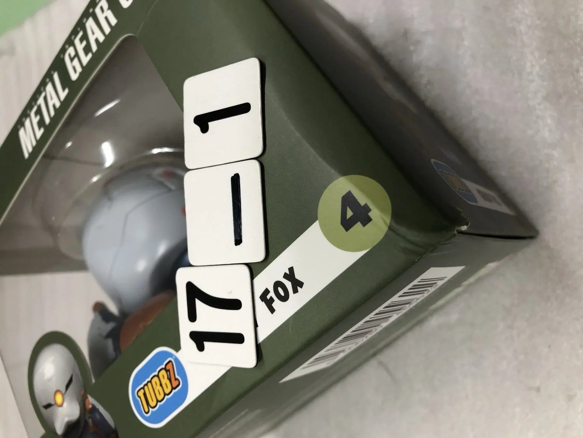 アウトレット品 フィギュア メタルギアソリッド グレイフォックス TUBBZ Numskull Designs 公式ライセンス PVC素材 高品質 ラバーダック アヒル コレクティブル フィギュア 高さ約9cm 箱入り版 サイボーグ忍者特徴 精巧再現 独創的コスプレ